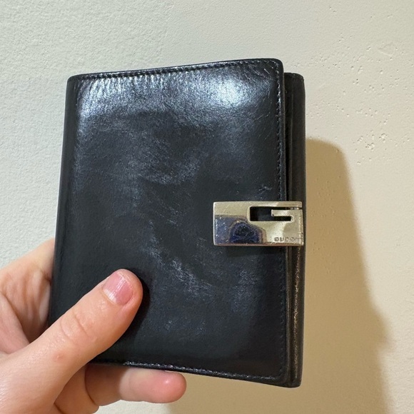 Gucci Black‎ Leather Wallet with Silver Clasp - Picture 5 of 10